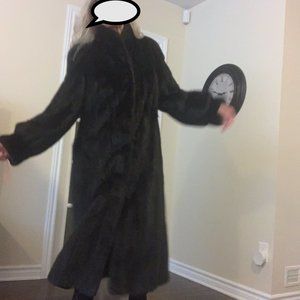 Luxurious Natural Black Pearl Mink Coat